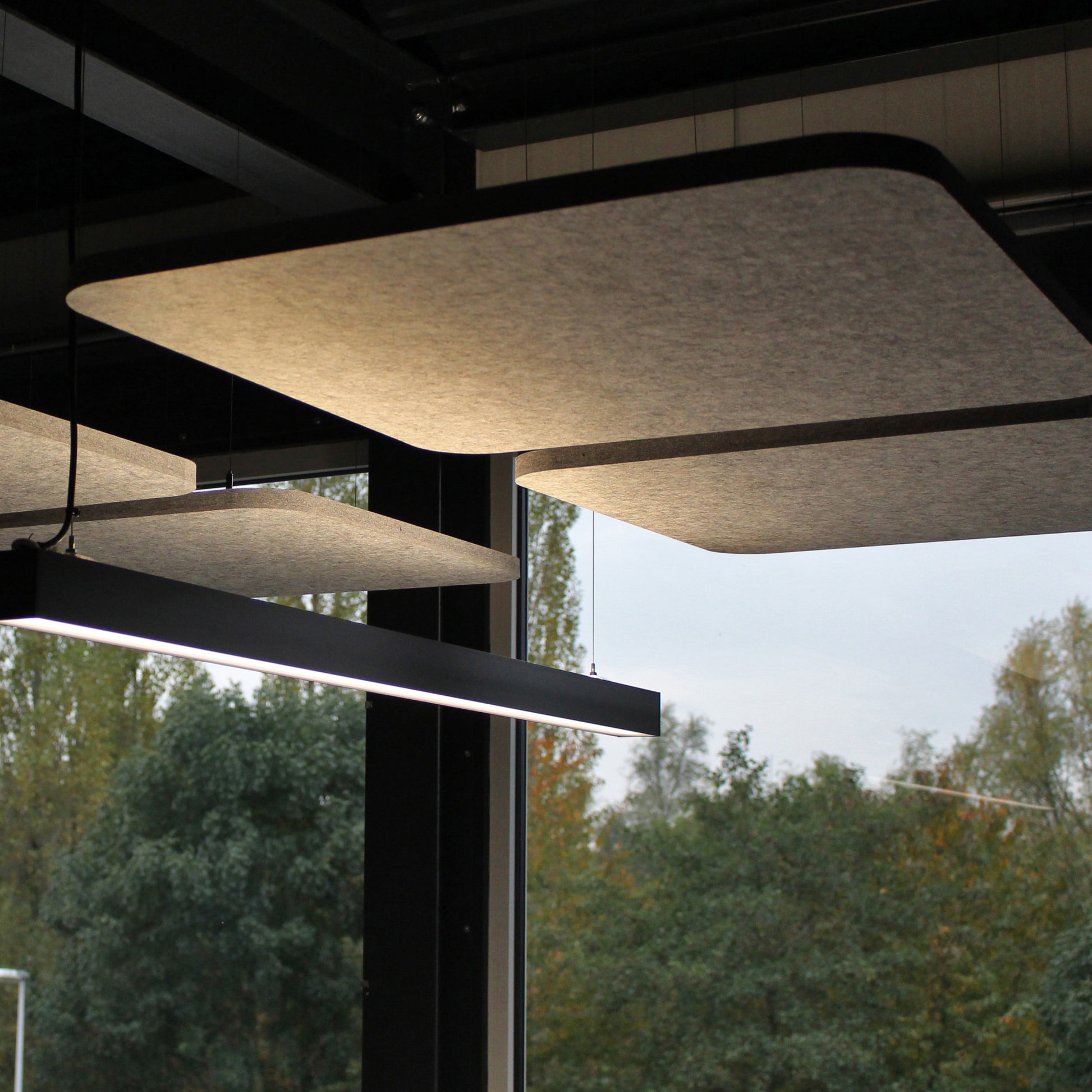 Akoestisch plafondeiland Square – vierkant paneel van 25 mm PET-vilt